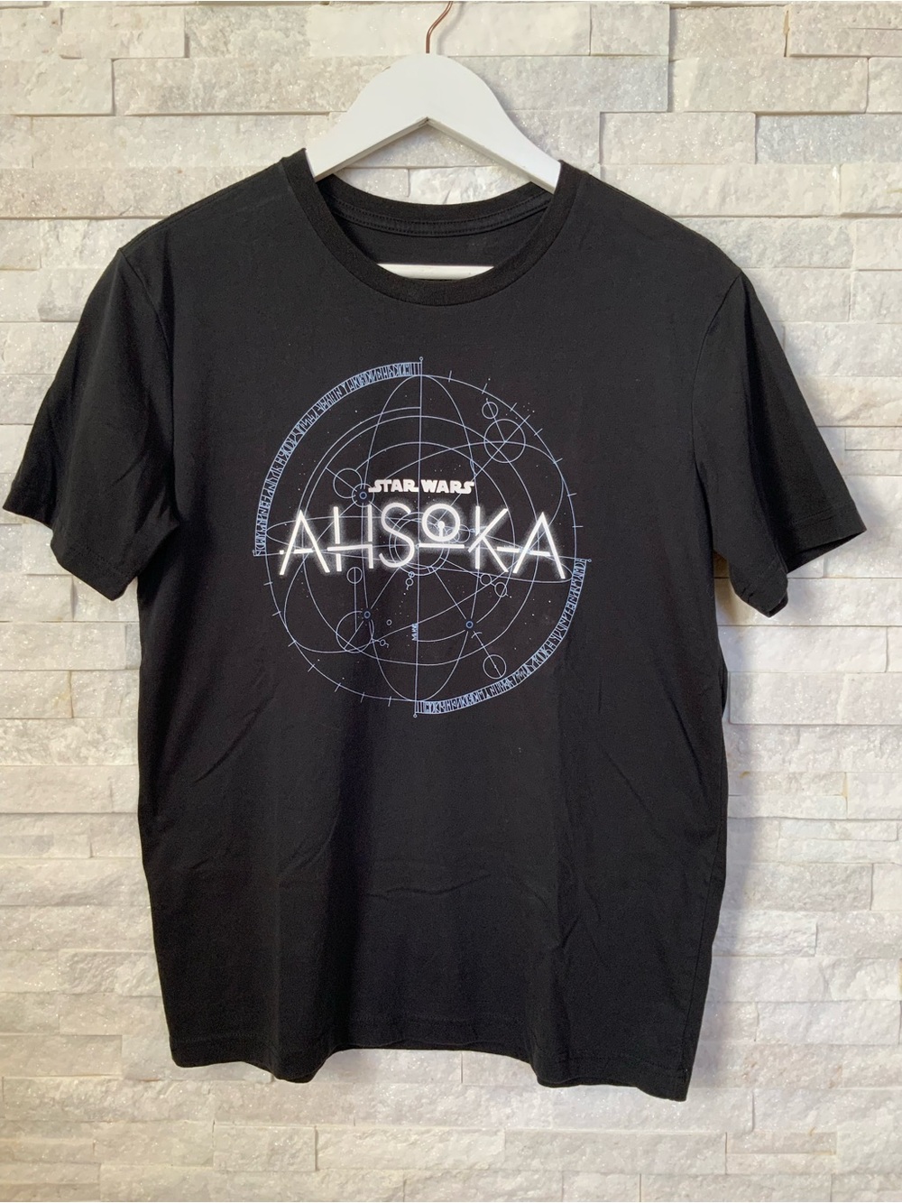 Star Wars Adult Ahsoka Geometric Graphic Tee, Size S, Black